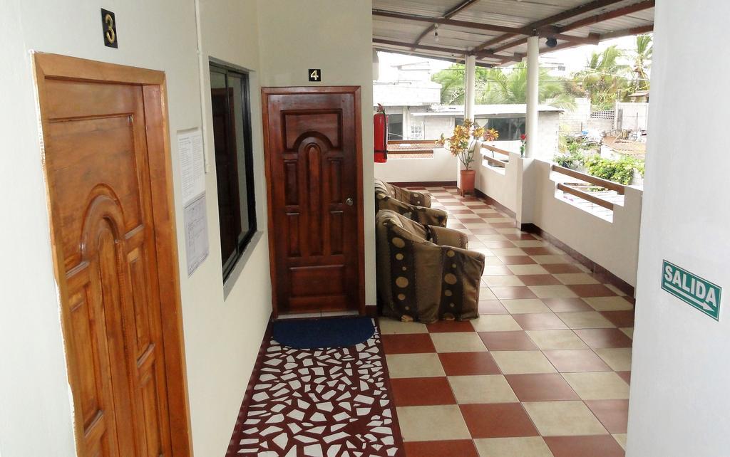Hostal Arena Negra Puerto Ayora  Zewnętrze zdjęcie
